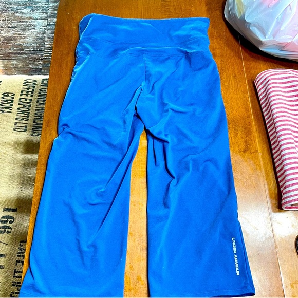 Under Armor- All Season Gear Wide Leg Crop Leggings - Picture 3 of 6